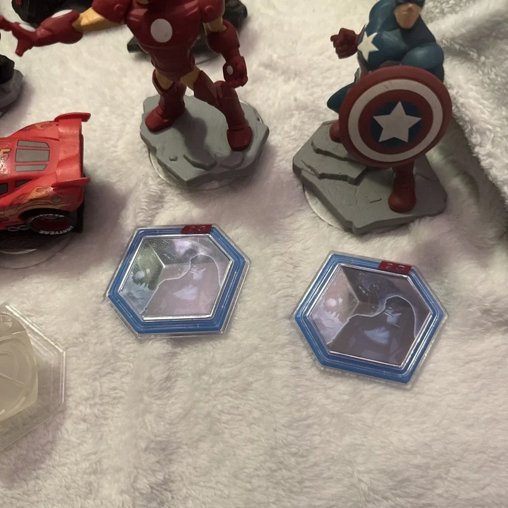Disney Infinity Figurines Lot Of 26‎ With Portal, Star Wars, Avengers, and More.